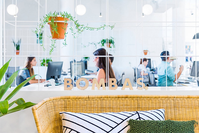 國外風(fēng)辦公室裝修設(shè)計.jpg 國外風(fēng)辦公室裝修設(shè)計.jpg