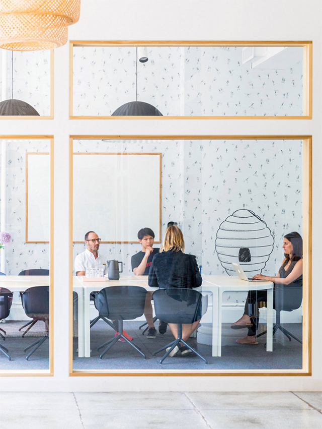 國外風(fēng)辦公室裝修設(shè)計.jpg 國外風(fēng)辦公室裝修設(shè)計.jpg